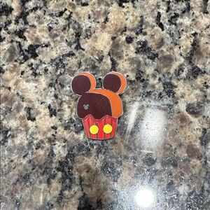 WDW Hidden Disney Series 2025 Wave B: Cupcake Treats Mickey Mouse